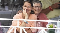 Masih sering tertangkap kamera saat makan bareng. Bill dan Melinda selalu menunjukan senyuman ramah mereka. Foto: Site/Pool