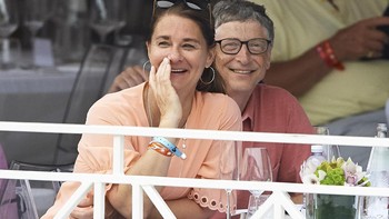 Bill Gates punya hubungan romantis dengan seorang karyawan Microsoft yang kabarnya membuat Gates dipaksa mundur dari Dewan Direksi Microsoft. Juru bicara Bill Gates membenarkan ada affair, tapi sudah berlangsung sekitar 20 tahun silam dan berakhir dengan damai. Keputusannya untuk berhenti dari Direksi tidak terkait sama sekali dengan hal ini, sebut sang juru bicara. Foto: Site/Pool