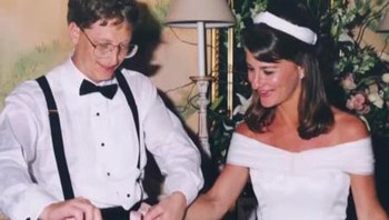 Bill Gates bercerai dari Melinda setelah 27 tahun menikah. Hal ini cukup mengagetkan warga dunia lantaran pasangan ini terkenal harmonis. Dari hasil pernikahannya, Bill Gates dan Melinda telah dikaruniai tiga orang anak. Mereka cerai karena mungkin sudah tidak ada kecocokan lagi. Kemudian terungkap bahwa Bill Gates selingkuh. Foto: Site/Pool