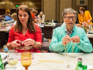 Bahasa Tubuh Melinda Tak Nyaman Bersama Bill Gates