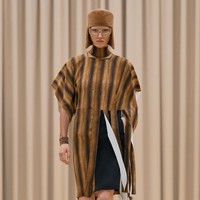 Inilah koleksi pakaian feminin Burberry untuk musim dingin 2021. Foto: Courtesy of Burberry.