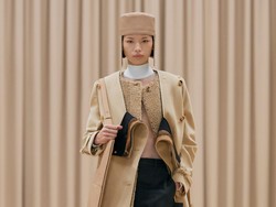10 Koleksi Busana Feminin Burberry untuk Musim Dingin 2021
