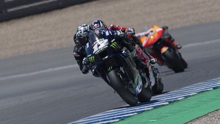 JEREZ DE LA FRONTERA, SPAIN - MAY 02: Maverick Vinales of Spain and Monster Energy Yamaha MotoGP Team leads the field during the MotoGP race during the MotoGP of Spain - Race at Circuito de Jerez on May 02, 2021 in Jerez de la Frontera, Spain. (Photo by Mirco Lazzari gp/Getty Images)