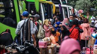 Calon pemudik memadati Terminal Poris, Tangerang, Banten, Selasa (4/5/2021).