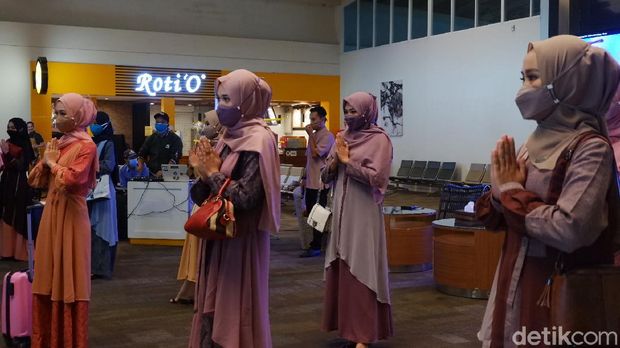 Peragaan Busana Muslim di Bandara Husein Sastranegara