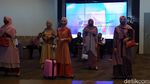 Foto: Lenggak-lenggok Cantik Karyawan Bandara Husein Sastranegara Bandung