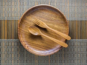 Bukan Cuma Makanan, Ukuran Piring Ternyata Bisa Bikin Berat Badan Naik!