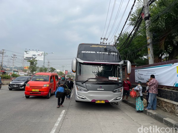 Jika Anda menginginkan perjalanan yang nggak terlalu terburu-buru ke Sumatera, PO SAN jadi pilihan yang bisa diandalkan. Tapi, saran kami, pesanlah seri bus eksekutif dengan tempat duduk yang hanya memuat sekitar 30 penumpang saja.