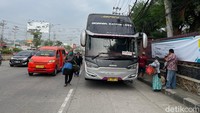 Jika Anda menginginkan perjalanan yang nggak terlalu terburu-buru ke Sumatera, PO SAN jadi pilihan yang bisa diandalkan. Tapi, saran kami, pesanlah seri bus eksekutif dengan tempat duduk yang hanya memuat sekitar 30 penumpang saja.