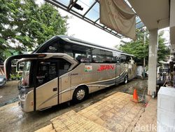 Duka Bus Malam: Dicegat Sana-sini, Ujung-ujungnya Duit!