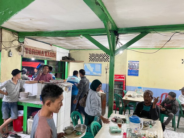 Di masa ramadhan, PO SAN akan berhenti dua kali dalam perjalanan dari Jakarta ke Semarang. Pemberhentiannya ada di kawasan Purwakarta untuk sahur, lalu pemberhentian selanjutnya ada di rest area Tol Trans Jawa seksi Brebes untuk melaksanakan salat subuh. Di masa ramadhan, PO SAN akan berhenti dua kali dalam perjalanan dari Jakarta ke Semarang. Pemberhentiannya ada di kawasan Purwakarta untuk sahur, lalu pemberhentian selanjutnya ada di rest area Tol Trans Jawa seksi Brebes untuk melaksanakan salat subuh.