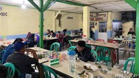 Suasana pemberhentian PO SAN di Purwakarta.