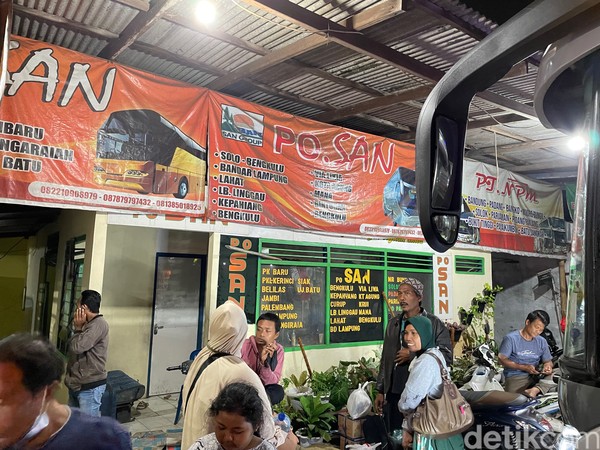 PO SAN mungkin jadi satu-satunya perusahaan otobus yang tak memiliki agen. Sebagai gantinya, mereka memiliki perwakilan di berbagai daerah yang juga sebagai perpanjangan tangan PO. PO SAN mungkin jadi satu-satunya perusahaan otobus yang tak memiliki agen. Sebagai gantinya, mereka memiliki perwakilan di berbagai daerah yang juga sebagai perpanjangan tangan PO.