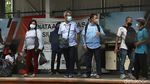 Momen Membludaknya Penumpang di Stasiun Palmerah