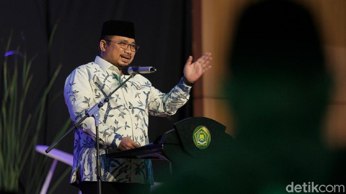 Program Pengembangan Pesantren oleh Menag Menteri Agama Yaqut Cholil Qoumas meluncurkan program Peta Jalan Kemandirian Pesantren di Auditorium HM Rasjidi, Gedung Kemenag, Jakarta.