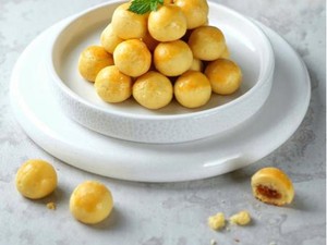 Ini Pengorbanan Suami Gigiti Kulit Nastar agar Bisa Dimakan Sang Istri