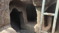 Zainuddin sudah dua tahun belakangan ini membuat rumah di bawah tanah. Meski belum sepenuhnya rampung, namun rumah itu sudah bisa dimasuki oleh orang dewasa.