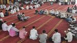 Santri Bekasi Itikaf di Masjid Raih Lailatul Qadar