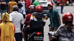 Semangat Porter Tawarkan Jasa di Terminal Kalideres