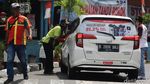 Semangat Porter Tawarkan Jasa di Terminal Kalideres