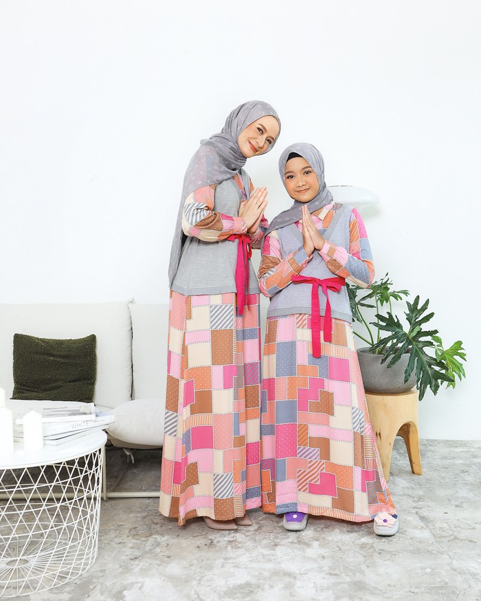 set busana muslim keluarga dan baju koko menjadi beberapa produk di kategori Fashion Muslim Tokopedia dengan peningkatan transaksi paling tinggi