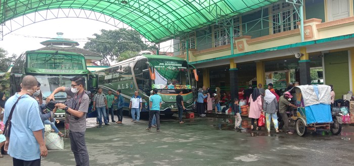 Suasana loket bus ALS Medan (Ahmad Arfah-detikcom)