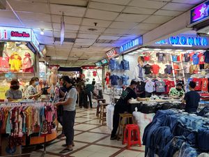 Pasar Tanah Abang Sepi Pagi Ini, Tak Ada Kerumunan Pengunjung