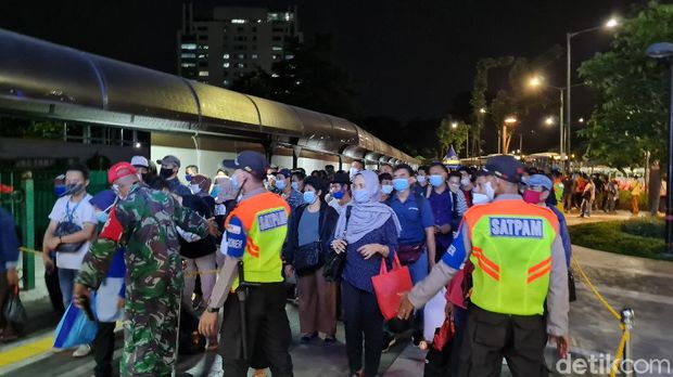 Suasana Stasiun Tanah Abang Selasa (4/5) sore.