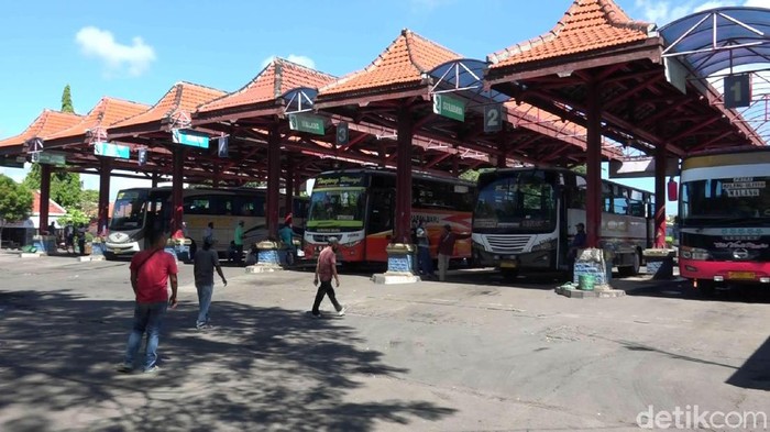 Pada masa larangan mudik 6-17 Mei,  Terminal Bayuangga tetap buka, namun bus semua jurusan dilarang beroperasi. Yang boleh hanya bus darurat.