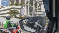 Sementara di varian tertinggi 1.0 Turbo GR Sport CVT TSS, mendapat beberapa fitur keselamatan tambahan dan bantuan pengemudi, seperti Pre-Collision System, Adaptive Cruise Control, Lane Departure Alert with Steering Control, Rear Cross Traffic Allert dan Blind Spot Monitor, serta Pedal Missoperation Control. Foto: Luthfi Anshori/detikOto