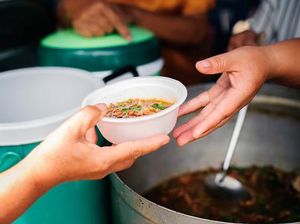 Wanita Ini Tetap Bagikan Makanan Gratis ke Ratusan Orang di Tengah Wabah Corona India