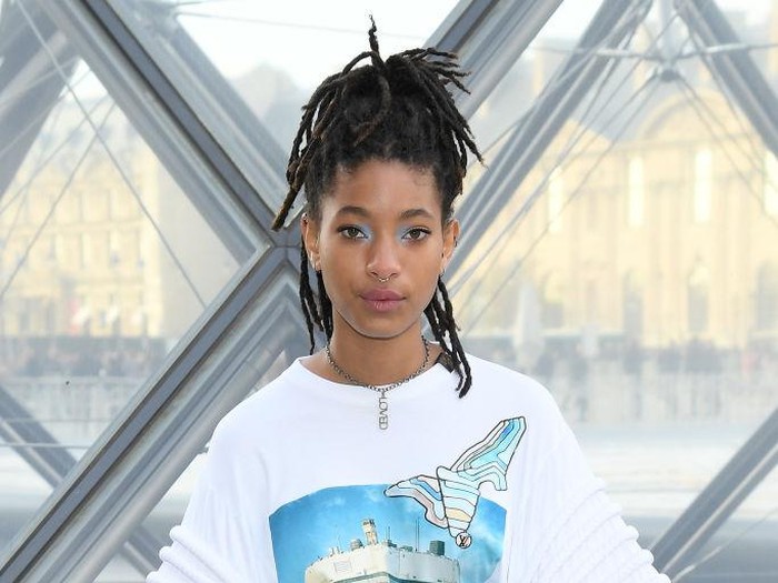 PARIS, FRANCE - MARCH 05: Willow Smith attends the Louis Vuitton show as part of the Paris Fashion Week Womenswear Fall/Winter 2019/2020  on March 05, 2019 in Paris, France. (Photo by Pascal Le Segretain/Getty Images)