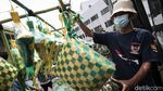 Wow! Pasar Asemka Jual Ketupat Raksasa