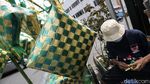 Wow! Pasar Asemka Jual Ketupat Raksasa