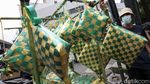 Wow! Pasar Asemka Jual Ketupat Raksasa