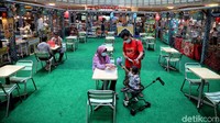 Selain itu festival tersebut menyajikan makan di tempat dengan protokol kesehatan dan jaga jarak.