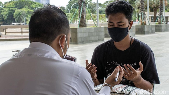 Masjid Istiqlal rutin membuka layanan zakat fitrah setiap tahun di bulan Ramadhan. Guna cegah Corona, layanan pembayaran zakat fitrah itu terapkan prokes ketat.