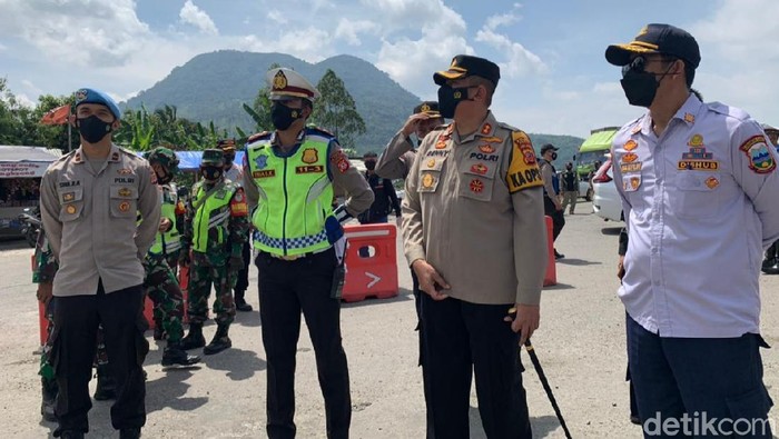Aparat Gabungan Mengecek Jalur Tikus di Garut