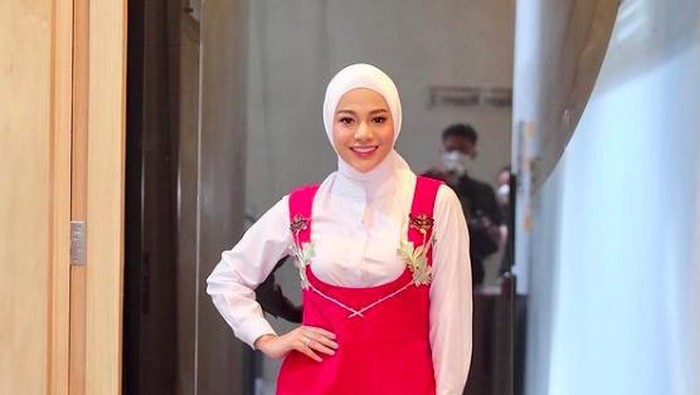 Aurel Hermansyah Berhijab