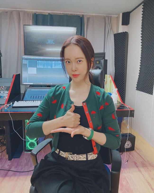 Ia sendiri debut di tahun 1999 dan mulai dikenal publik sejak booming lagu Like Being Hit By a Bullet di 2008. Foto: Instagram @baekzyoung