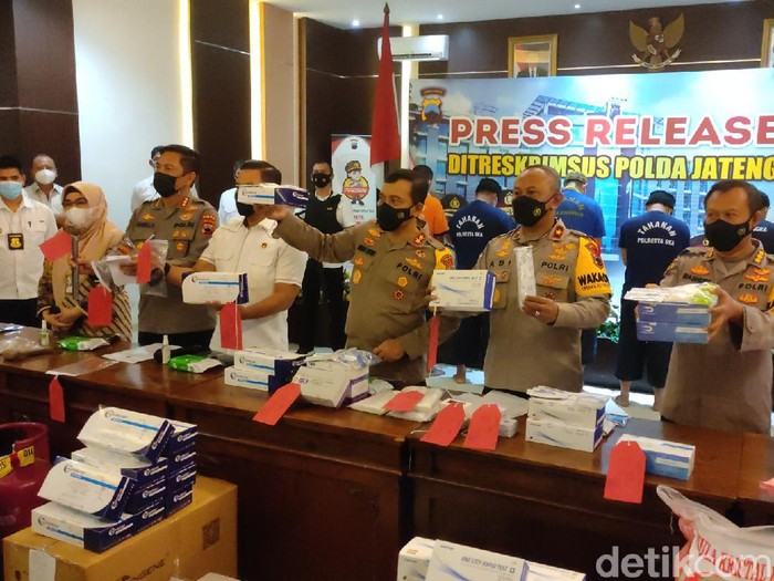 Barang bukti alat rapid test ilegal yang diungkap Ditkrimsus Polda Jateng
