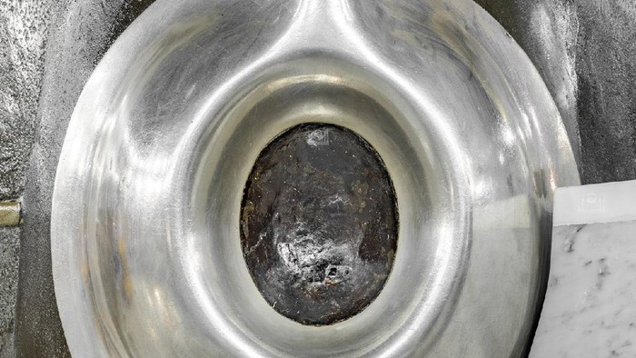 Pemerintah Arab Saudi merilis foto jarak dekat dari batu hitam Hajar Aswad. Ini adalah gambar langka yang belum pernah dipertunjukkan karena beresolusi sangat tinggi.