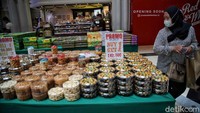 Rasanya yang manis dan gurih membuat kue kering ini jadi kesukaan masyarakat dari berbagai kalangan.  