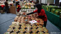 Bagaimana, sudahkah kue kering tersedia di rumah anda?