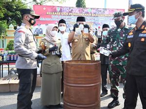 Pimpin Apel Operasi Ketupat Candi, Bupati Kebumen Musnahkan Ribuan Miras