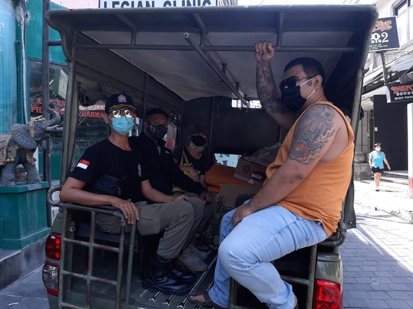 Bule tersebut awalnya mempunyai usaha di wilayah Desa Canggu, Kecamatan Kuta, Kabupaten Badung. Namun tak bisa menjelaskan bisnis apa yang dimiliki bule tersebut. Namun yang pasti, sejak Italia mengalami lockdown akibat pandemi COVID-19, bisnis bule tersebut menjadi terhenti sampai mengalami kebangkrutan. Bule tersebut awalnya mempunyai usaha di wilayah Desa Canggu, Kecamatan Kuta, Kabupaten Badung. Namun tak bisa menjelaskan bisnis apa yang dimiliki bule tersebut. Namun yang pasti, sejak Italia mengalami lockdown akibat pandemi COVID-19, bisnis bule tersebut menjadi terhenti sampai mengalami kebangkrutan.