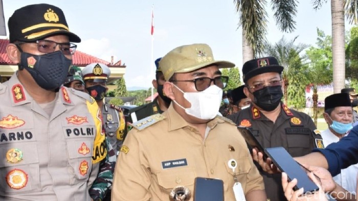 Bupati Pekalongan Asip Kholbihi dan Kapolres Pekalongan, AKBP Darno, Rabu (5/5/2021).