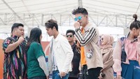 Aktor berusia 31 tahun ini juga dikenal sebagai host pada beberapa program televisi. Dulu namanya dikenal besar sebagai host program musik Inbox. Foto: Instagram @fero_walandouw