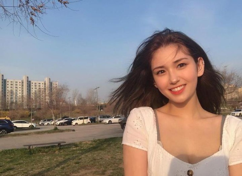 Intip Pose Keren Jeon Somi eks IOI yang Hobi Ngemil