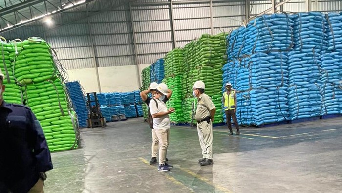 Gula Rafinasi di Gudang PT KTM